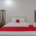 RedDoorz @ Sukahaji Street Bandung
